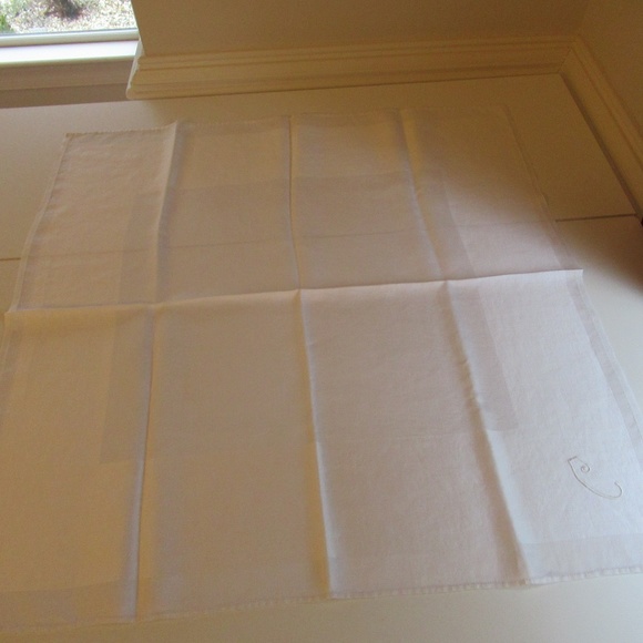 Monogrammed "C" cloth napkins - Picture 3 of 8